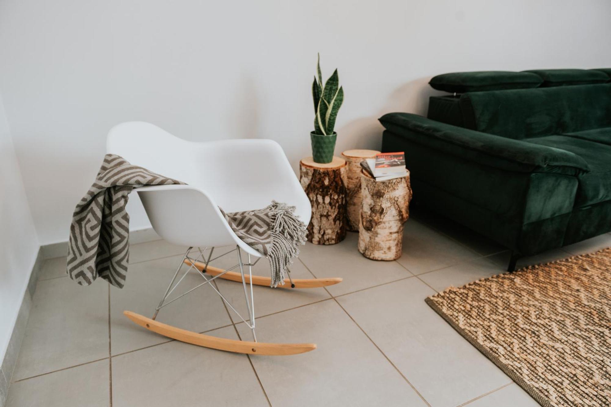 Apartment 66 C *