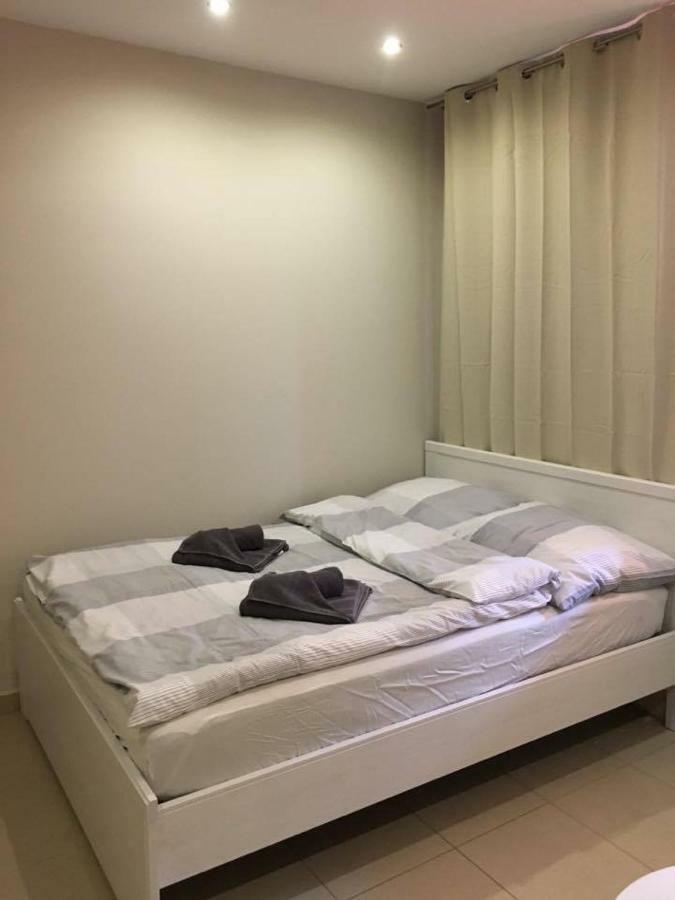 Apartment 66 C *